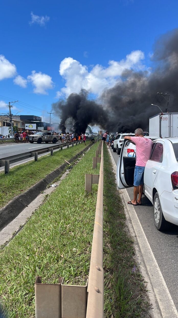 manifestacao-bloqueia-ba-099-e-deixa-transito-lento-em-abrantes