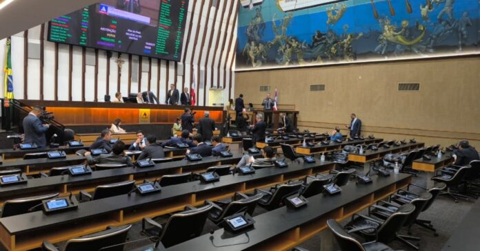 al-ba-aprova-pec-que-inclui-governanca-publica-na-constituicao-estadual