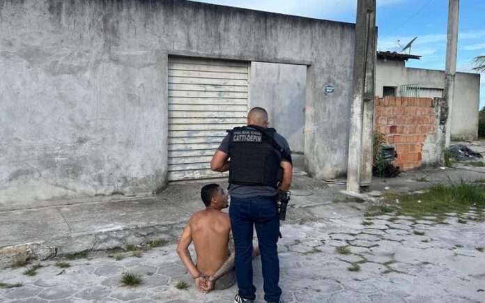 policia-prende-um-dos-acusados-de-executar-homem-apos-saida-da-delegacia-em-teixeira-de-freitas