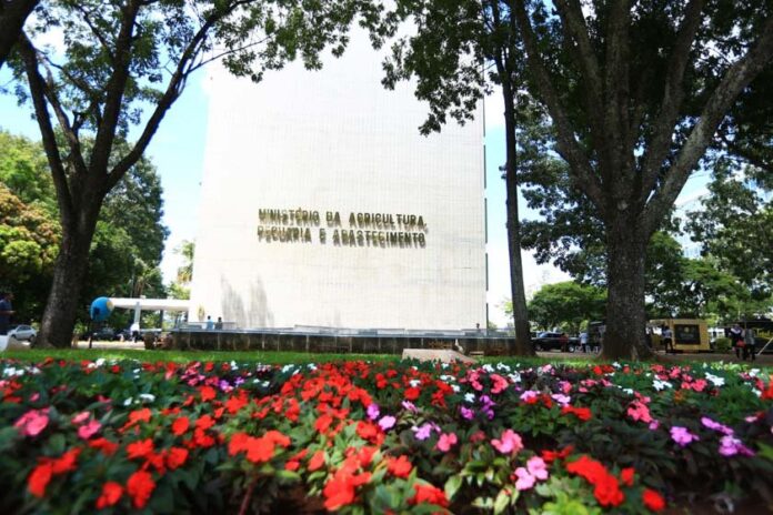 inss:-ex-secretario-da-agricultura-recebeu-r$-1-milhao-da-conafer