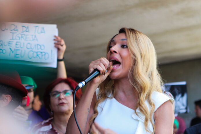 erika-hilton-aciona-pf-com-dossies-de-estudantes-sobre-fraudes-no-enem