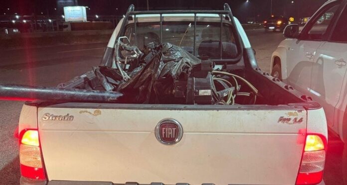 carro-roubado-e-encontrado-em-desmanche-clandestino-em-conceicao-da-feira