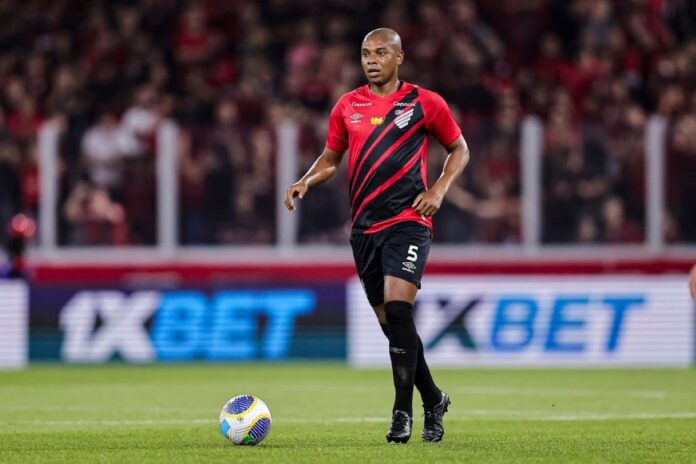 idolo-do-athletico-pr-anuncia-aposentadoria-aos-40-anos