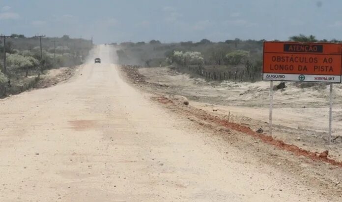 empresa-responsavel-por-obra-da-ba-120-se-manifesta-apos-paralisacao-de-servico