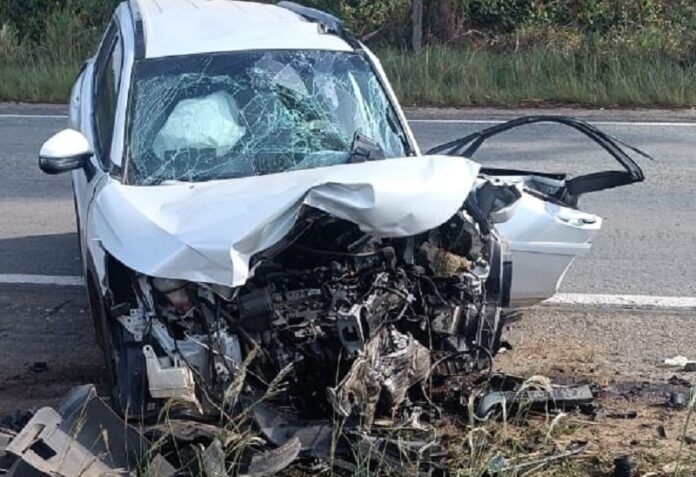 acidente-com-dois-carros-em-nova-vicosa-deixa-uma-morta-e-tres-feridos,-incluindo-crianca-de-7-anos