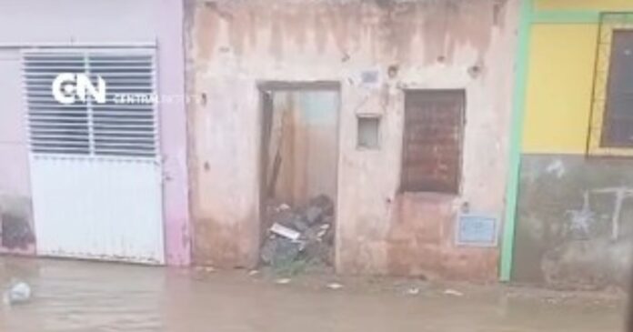 chuvas-voltam-a-cair-em-regiao-de-irece;-ruas-ficam-alagadas-e-previsao-indica-mais-precipitacoes