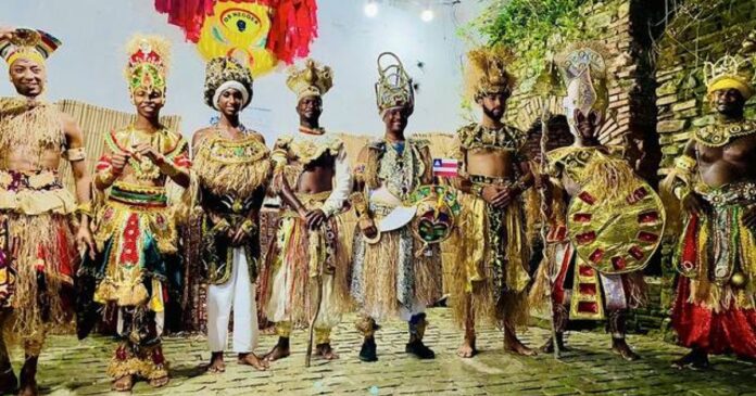 pelourinho-recebe-abertura-do-ii-festival-movae-com-cortejo,-arte,-ciencia-e-empreendedorismo-negro