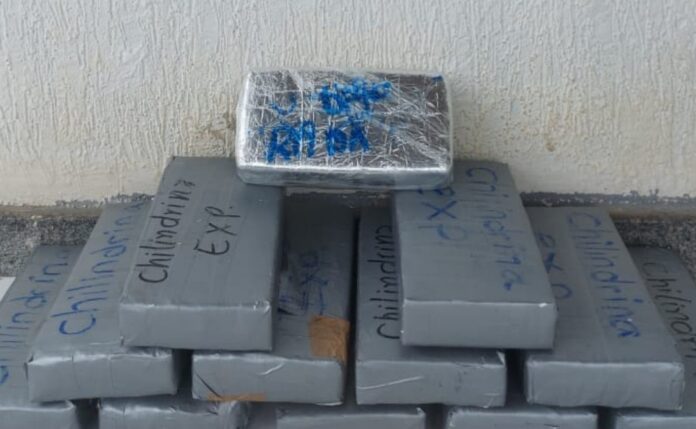 policia-militar-apreende-cocaina-e-crack-em-onibus-interestadual-na-ba-263,-em-vitoria-da-conquista