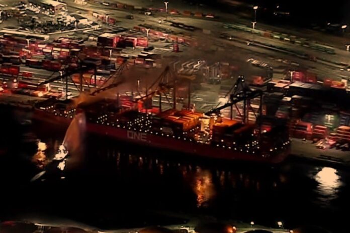 incendio-em-navio-de-carga-causa-explosao-em-porto-de-los-angeles