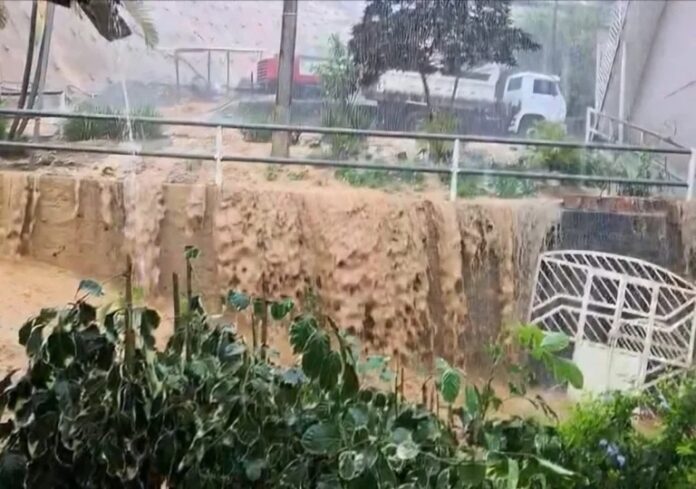 enxurrada-provoca-transtornos-em-mutuipe;-inmet-registra-77-mm-de-chuva-em-regiao