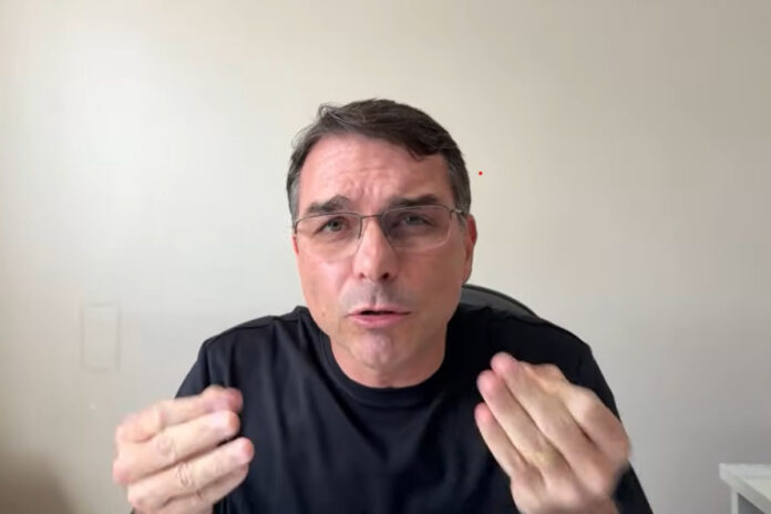 flavio-pede-que-apoiadores-evitem-pf-e-vao-a-vigilia-por-bolsonaro