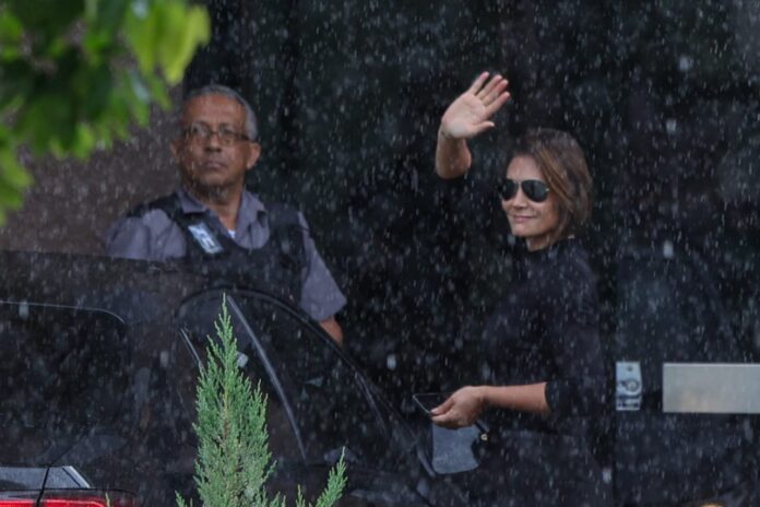 michelle-chega-para-visitar-bolsonaro-na-pf-neste-domingo