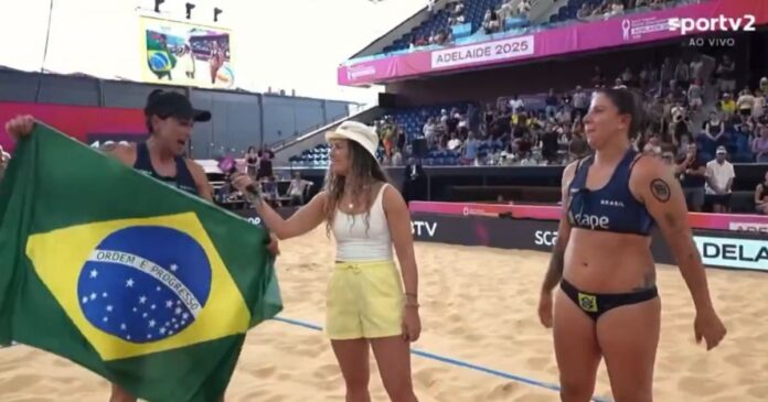 carol-solberg-cita-prisao-de-bolsonaro-apos-conquistar-bronze-no-mundial-de-volei-de-praia:-“pior-presidente-do-pais”