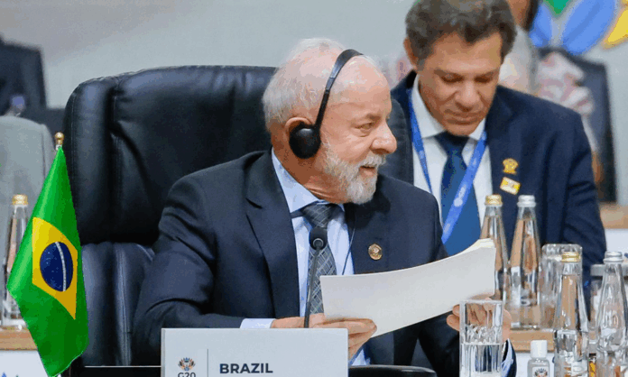 lula-pretende-conversar-com-trump-sobre-presenca-militar-dos-eua-no-caribe
