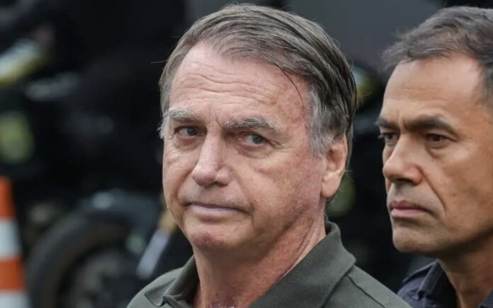 moraes-vota-para-manter-prisao-de-bolsonaro-e-afirma:-“reiterante-no-descumprimento-das-medidas”
