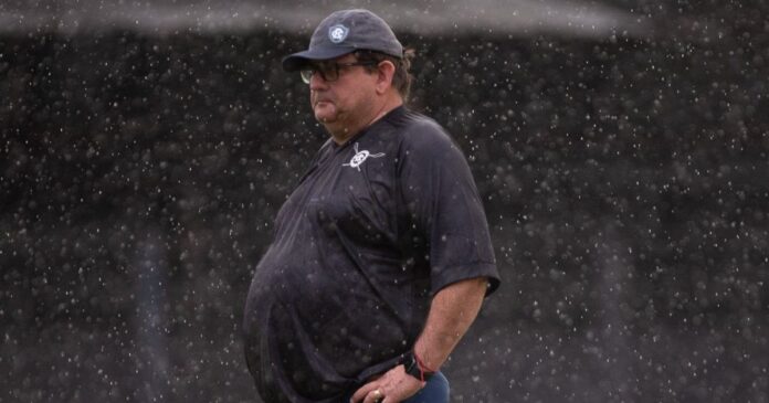 ex-bahia,-guto-ferreira-leva-o-remo-de-volta-a-serie-a-e-iguala-feito-historico-de-givanildo-oliveira