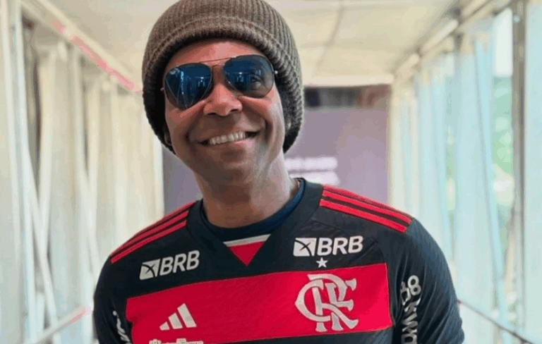 thalles-roberto-causa-polemica-ao-cantar-hino-do-flamengo-na-marcha-para-jesus