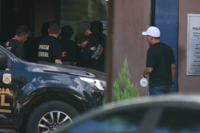 apos-bolsonaro-ser-filmado,-pf-instala-peliculas-escuras