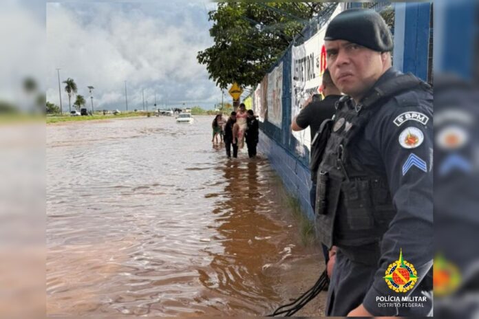 mesmo-em-outra-uf,-pms-do-df-pararam-viatura-e-salvaram-familia-ilhada