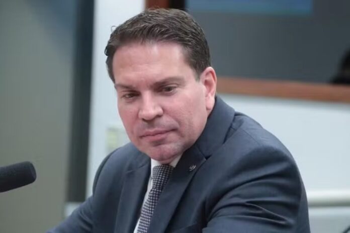 ramagem-liga-para-lider-do-pl-e-se-desculpa-por-ter-viajado-aos-eua