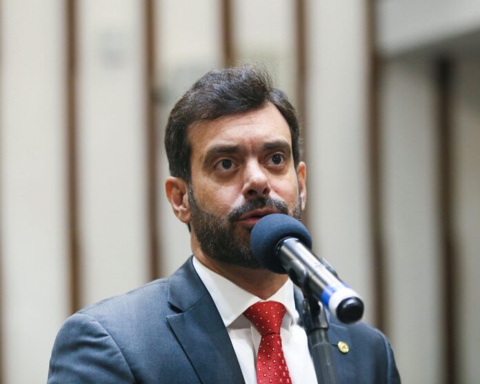 “jeronimo-prometeu-obras-no-fiado”,-diz-tiago-correia-apos-governador-pedir-22o-emprestimo