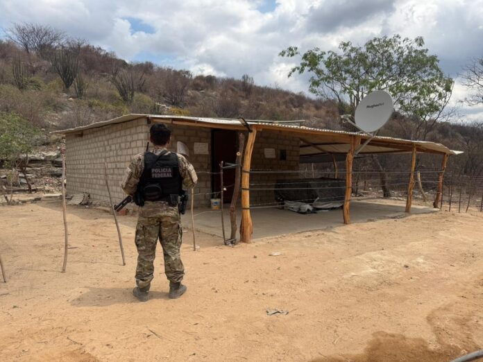 pf-desmonta-garimpo-ilegal-na-serra-da-quixaba,-no-norte-da-bahia