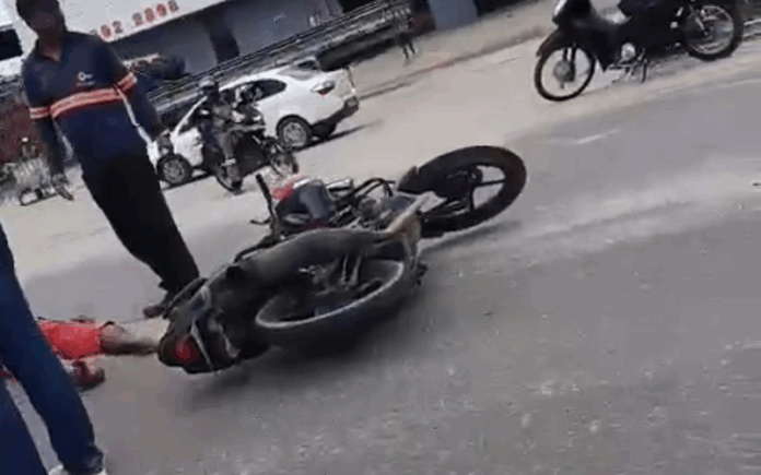 colisao-entre-duas-motos-na-br-101-deixa-tres-gravemente-feridos-em-teixeira-de-freitas