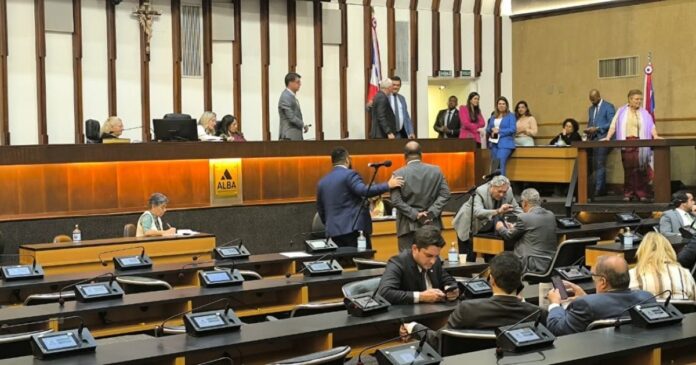 sessao-da-al-ba-cai-por-falta-de-quorum-em-meio-a-expectativas-de-votacao-de-emprestimos-e-tensao-com-a-oposicao