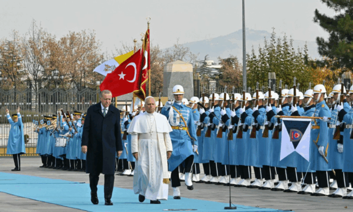 leao-xiv-chega-a-turquia-em-sua-primeira-viagem-internacional-como-papa