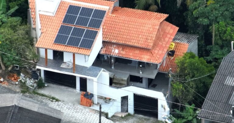 acao-conjunta-prende-lider-de-faccao-de-feira-em-casa-de-luxo-em-santa-catarina;-homem-fugiu-de-presidio-em-2020