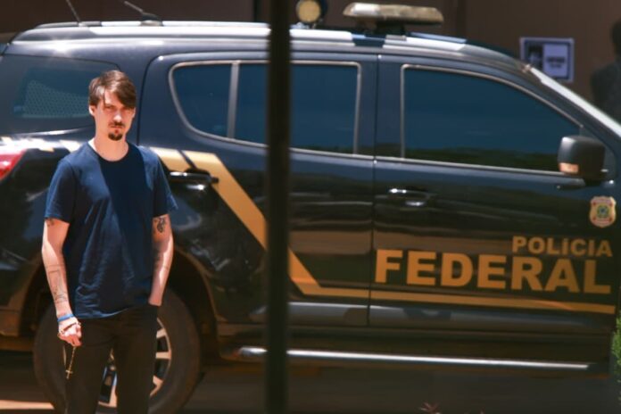 jair-renan-leva-caca-palavras-para-bolsonaro:-“tirar-um-sorriso-dele”