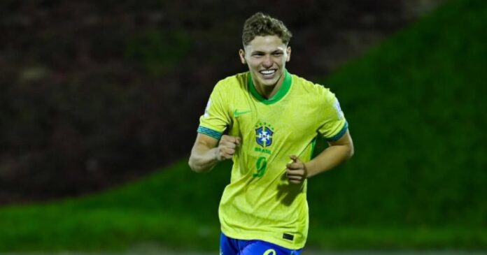 dell-recebe-premio-de-chuteira-de-bronze-na-copa-do-mundo-sub-17