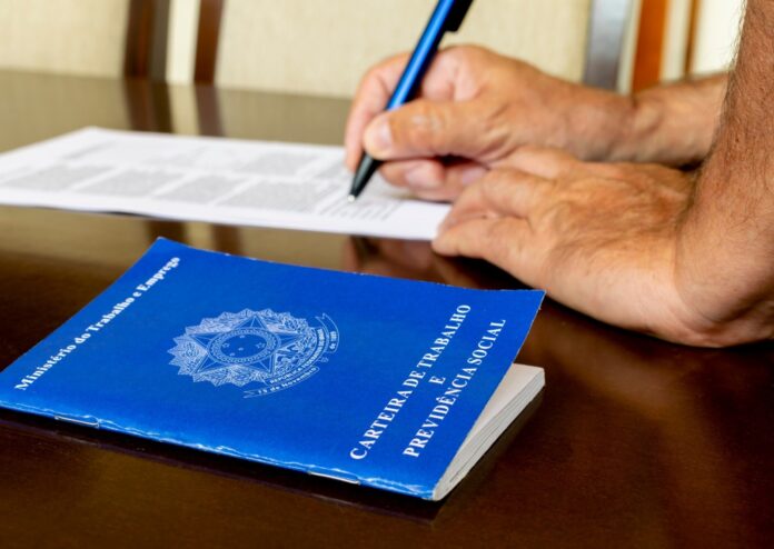 bahia-abre-4,4-mil-vagas-formais-em-outubro-e-ultrapassa-104-mil-novos-empregos-no-ano,-aponta-sei