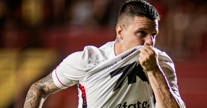 “vale-a-nossa-vida”,-diz-renato-kayzer-antes-de-jogo-do-vitoria-contra-o-mirassol