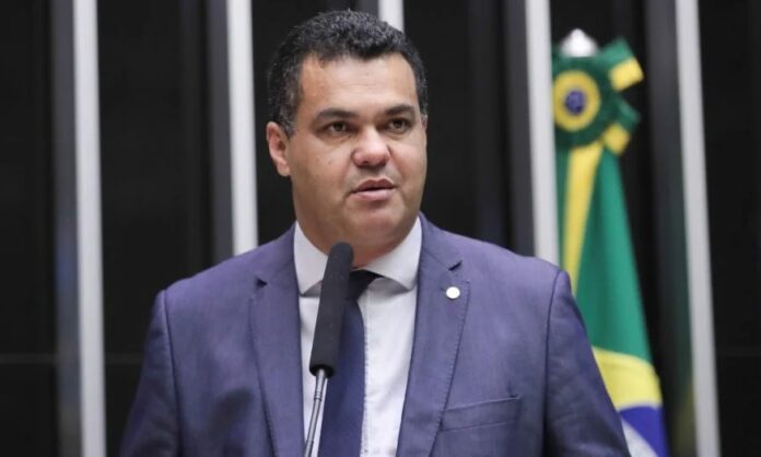 nome-de-deputado-federal-baiano-aparece-em-janela-da-refit-e-policia-federal-apura-relacao