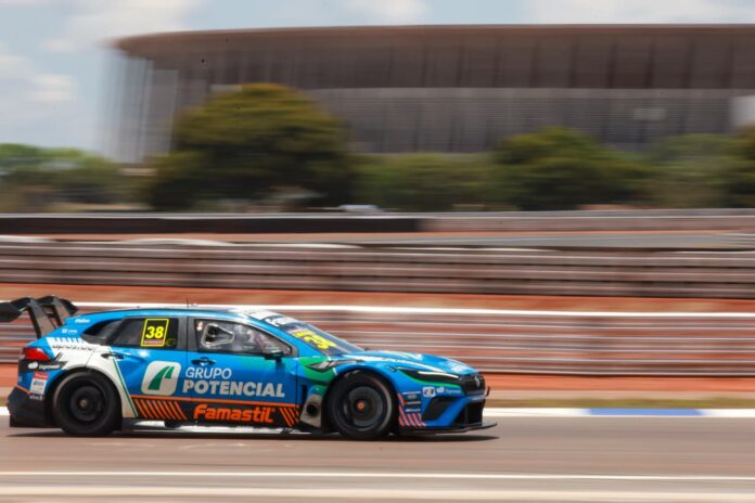 pilotos-da-stock-car-revelam-torcida-para-final-da-libertadores.-veja