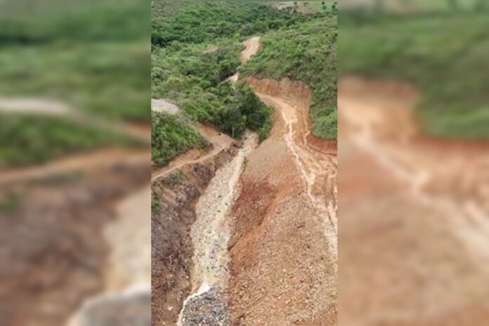 novo-desabamento-de-lixao-atingiu-corrego-e-contaminou-agua