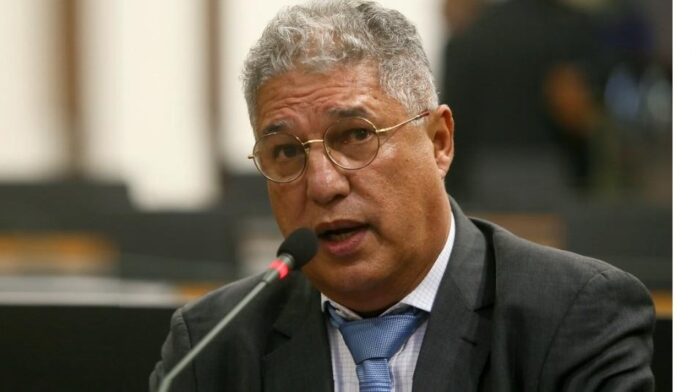 rosemberg-detalha-estado-de-saude-apos-acidente-de-carro-e-agradece-apoio:-“deus-livrou-a-gente”