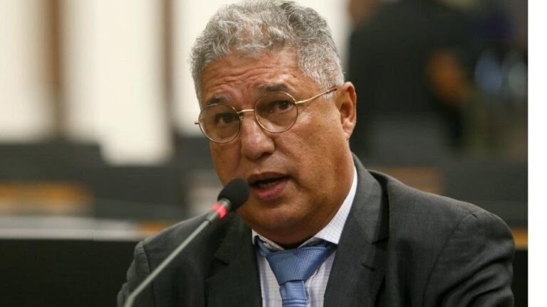 rosemberg-detalha-estado-de-saude-apos-acidente-de-carro-e-agradece-apoio:-“deus-livrou-a-gente”