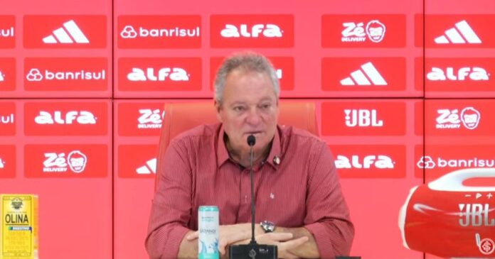 abel-braga-usa-termo-homofobico-em-apresentacao-no-internacional:-“parece-time-de-viad*”