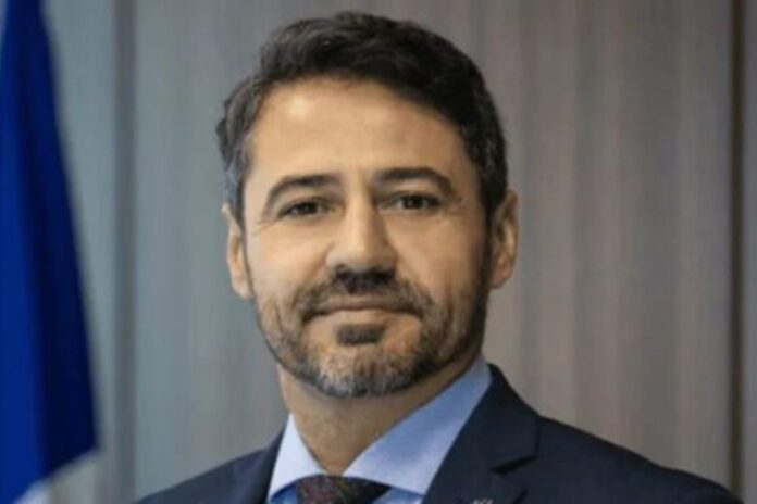 cgu:-ex-chefe-da-receita-que-liberou-joias-para-bolsonaro-e-demitido