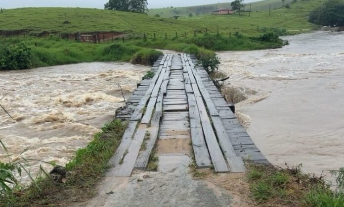 inmet-emite-alerta-de-chuva-intensa-para-mais-de-220-cidades-da-bahia