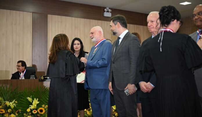 tj-am-concede-medalha-da-ordem-do-merito-judiciario-2025-com-destaque-para-o-desembargador-nilson-castelo-branco