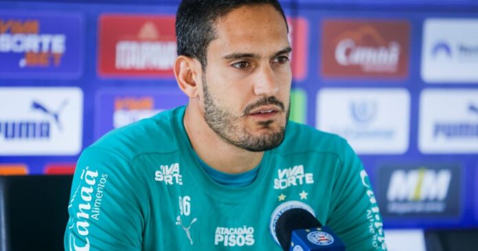 destaque-do-bahia,-goleiro-ronaldo-desconversa-sobre-permanencia-em-definitivo-e-foca-na-reta-final