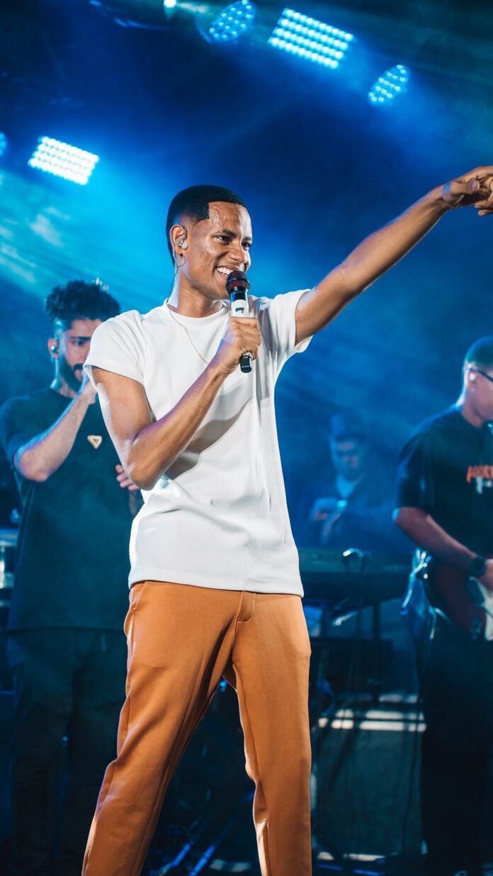 netto-brito-entra-no-top-3-de-artistas-mais-tocados-da-bahia-em-novembro