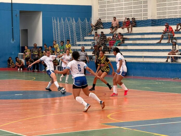torneio-de-futsal-feminino-movimenta-o-ginasio-de-esportes