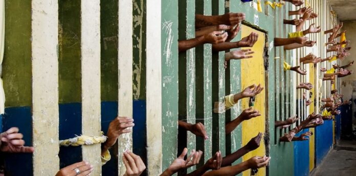 depois-de-sugestao-feita-por-tarcisio,-deputados-defendem-inclusao-da-prisao-perpetua-na-pec-da-seguranca-publica