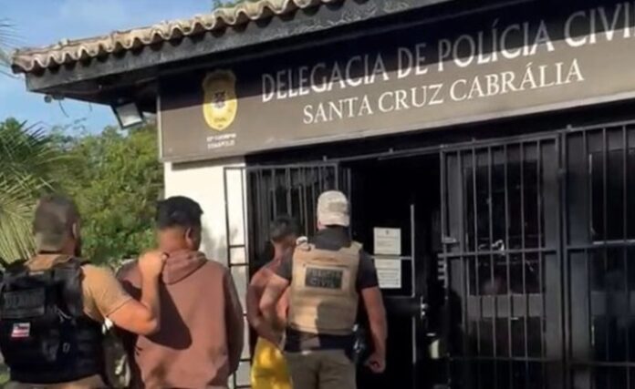 tres-suspeitos-ligados-ao-comando-vermelho-sao-presos-em-santa-cruz-cabralia