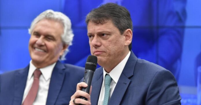 tarcisio-diz-que-pec-da-seguranca-publica-redigida-pelo-governo-e-“cosmetica”-e-caiado-reforca-criticas-a-lula