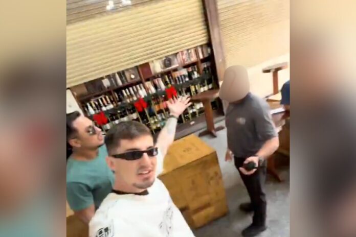 casal-acusa-seguranca-de-homofobia-no-mercadao-de-sao-paulo